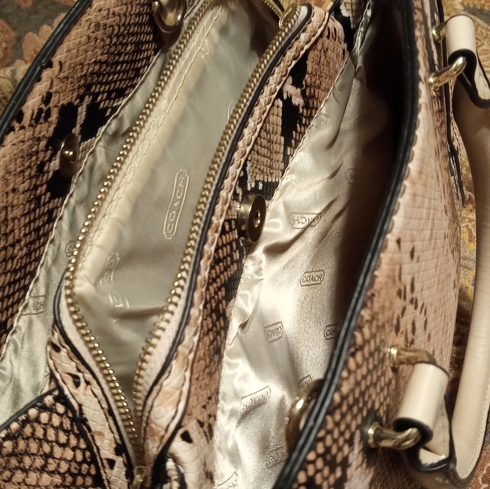 Coach Handbag - Picture 3 of 8